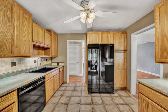 35 Spruce CIR, Blue Ridge, VA 24064