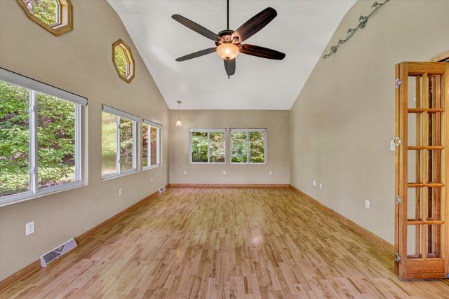 35 Spruce CIR, Blue Ridge, VA 24064