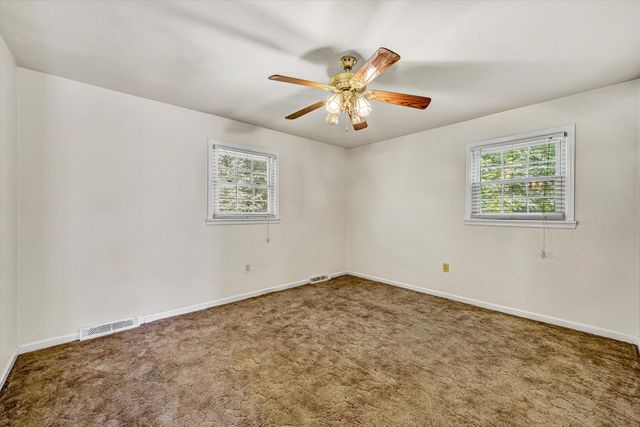 35 Spruce CIR, Blue Ridge, VA 24064