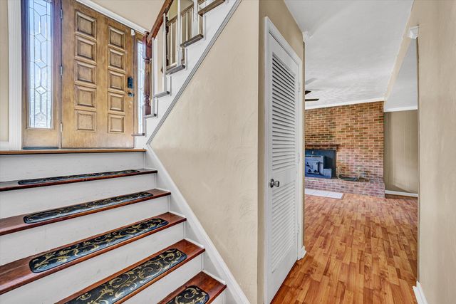 35 Spruce CIR, Blue Ridge, VA 24064