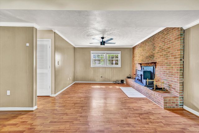 35 Spruce CIR, Blue Ridge, VA 24064