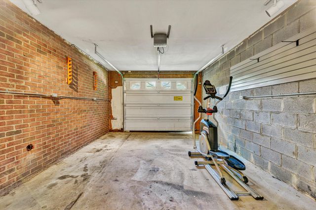 35 Spruce CIR, Blue Ridge, VA 24064