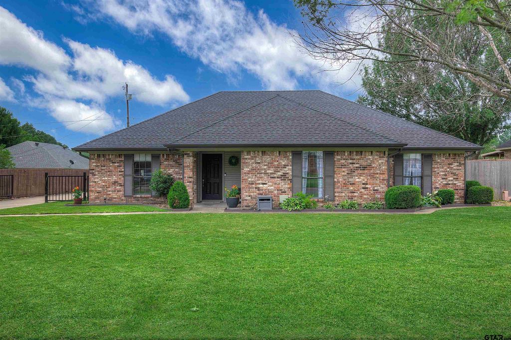 1220 Melony Drive, Sulphur Springs, TX 75482