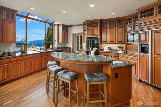 17120 SE 58th Street, Bellevue, WA 98006