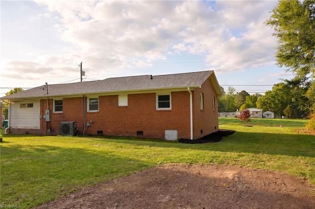 4950 Fairview Court, Trinity, NC 27370