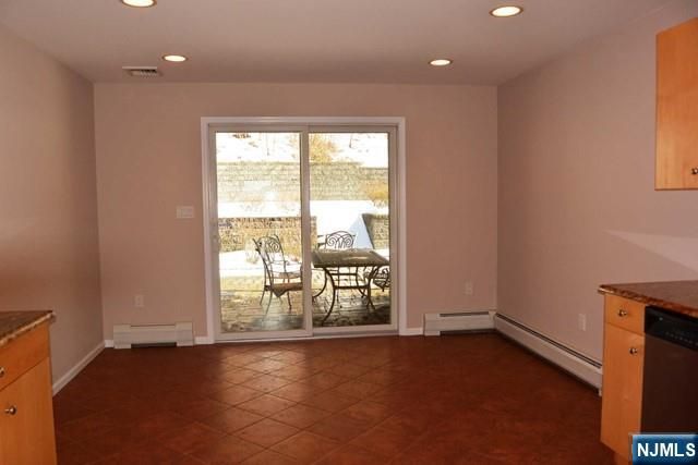 440 Oak Street 1, Ridgefield, NJ 07657