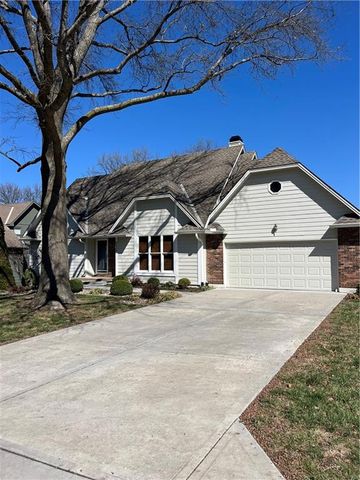 2224 Summerfield Drive, Lee's Summit, MO 64081