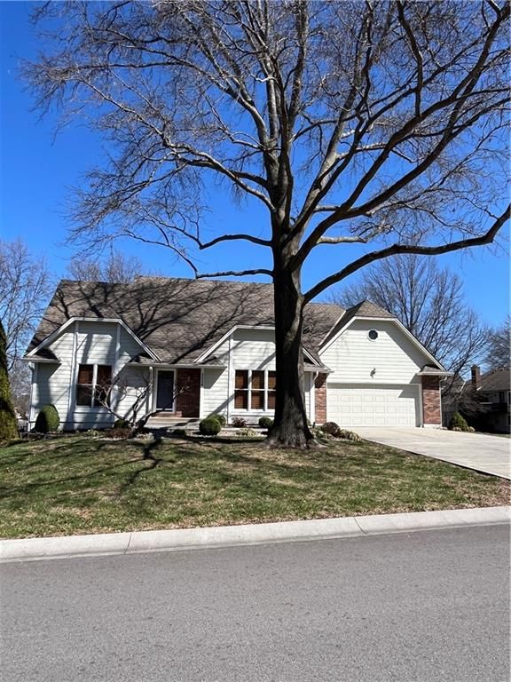 2224 Summerfield Drive, Lee's Summit, MO 64081