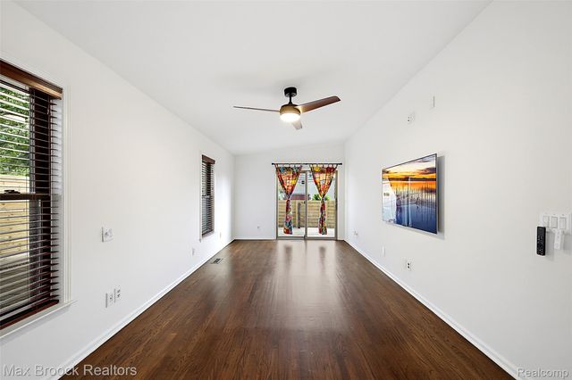 1411 W Farnum Avenue, Royal Oak, MI 48067
