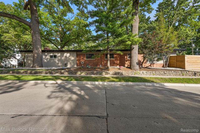 1411 W Farnum Avenue, Royal Oak, MI 48067