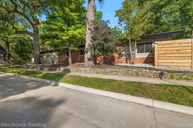 1411 W Farnum Avenue, Royal Oak, MI 48067