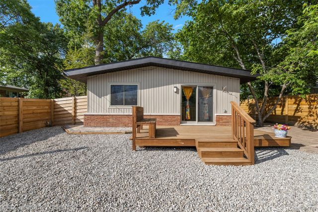 1411 W Farnum Avenue, Royal Oak, MI 48067