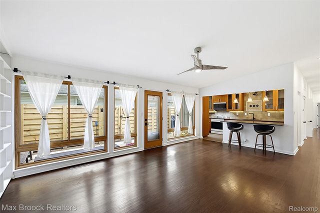 1411 W Farnum Avenue, Royal Oak, MI 48067