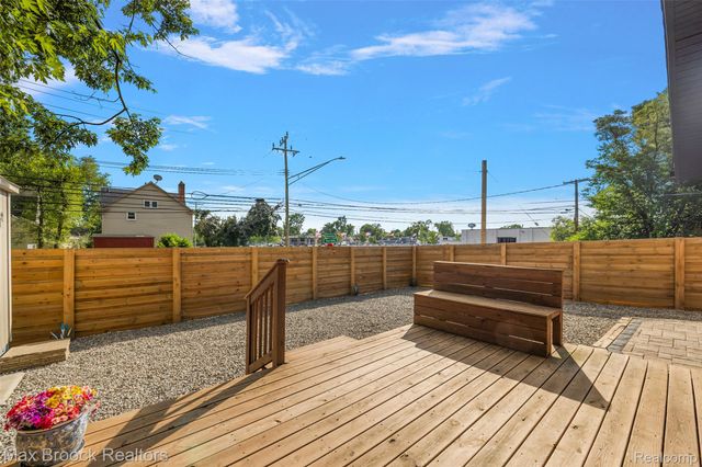 1411 W Farnum Avenue, Royal Oak, MI 48067