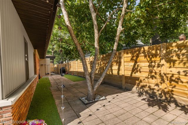 1411 W Farnum Avenue, Royal Oak, MI 48067