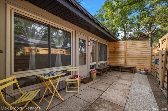 1411 W Farnum Avenue, Royal Oak, MI 48067