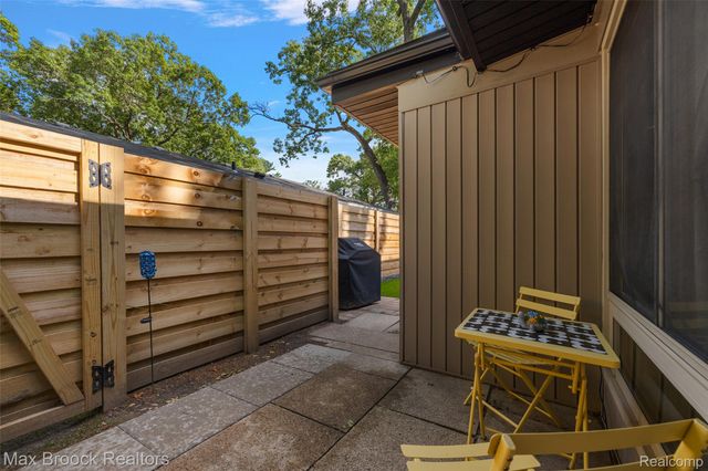 1411 W Farnum Avenue, Royal Oak, MI 48067