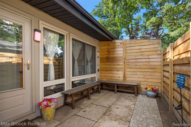 1411 W Farnum Avenue, Royal Oak, MI 48067
