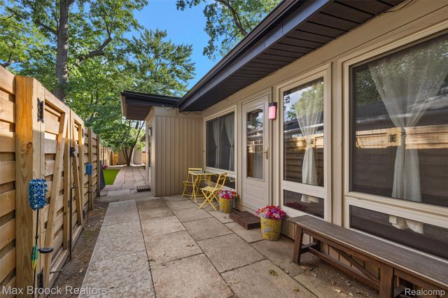 1411 W Farnum Avenue, Royal Oak, MI 48067