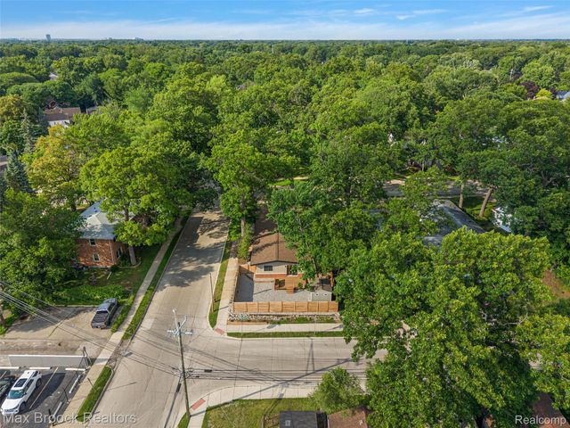 1411 W Farnum Avenue, Royal Oak, MI 48067