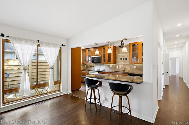 1411 W Farnum Avenue, Royal Oak, MI 48067