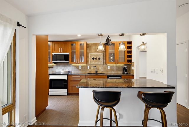 1411 W Farnum Avenue, Royal Oak, MI 48067
