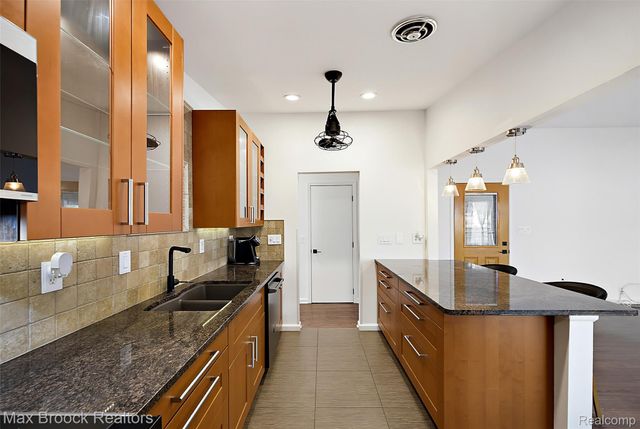 1411 W Farnum Avenue, Royal Oak, MI 48067