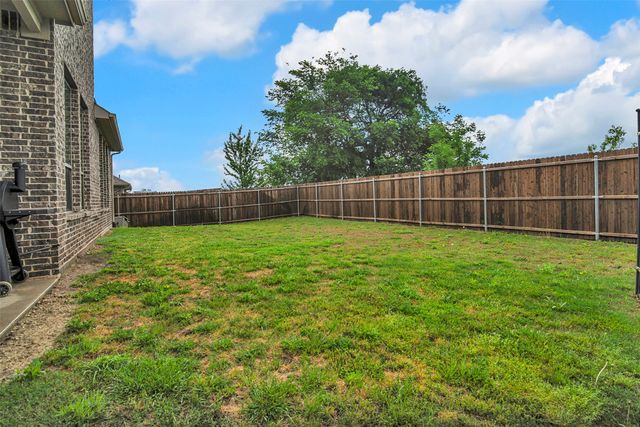 533 Thompson Drive, Van Alstyne, TX 75495