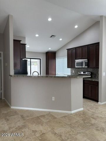 3926 E GRAYTHORN Street, Phoenix, AZ 85044