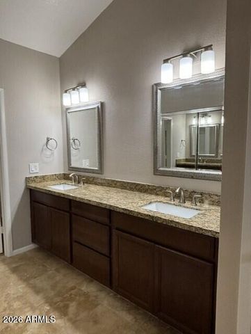 3926 E GRAYTHORN Street, Phoenix, AZ 85044