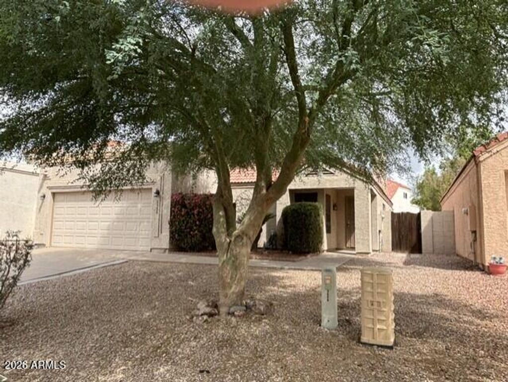3926 E GRAYTHORN Street, Phoenix, AZ 85044