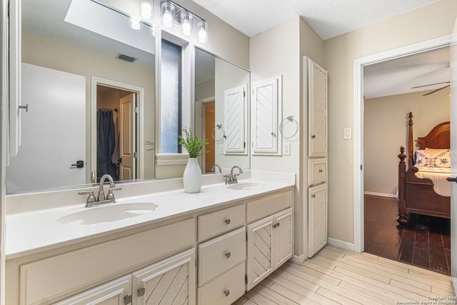 13066 N Hunters Circle, San Antonio, TX 78230