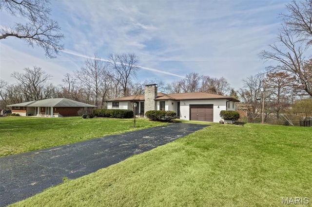 4 Briarcliffe Drive, Fairview Heights, IL 62208