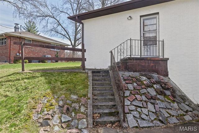 4 Briarcliffe Drive, Fairview Heights, IL 62208