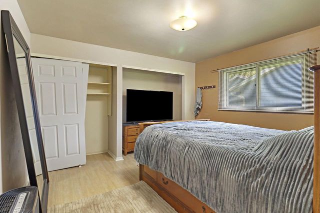 37 S Hillock DRIVE, Mount Pleasant, WI 53406