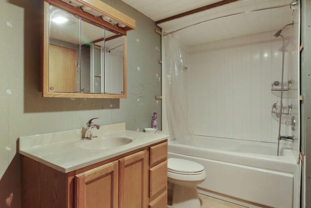 37 S Hillock DRIVE, Mount Pleasant, WI 53406