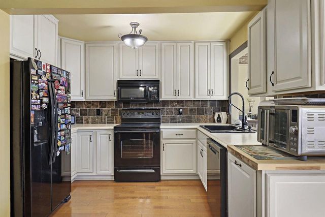 37 S Hillock DRIVE, Mount Pleasant, WI 53406