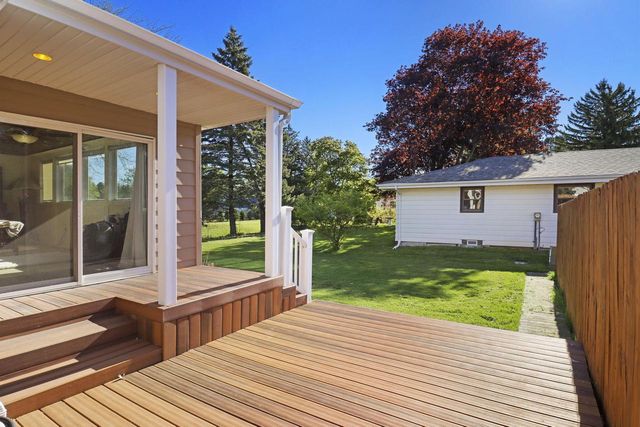 37 S Hillock DRIVE, Mount Pleasant, WI 53406