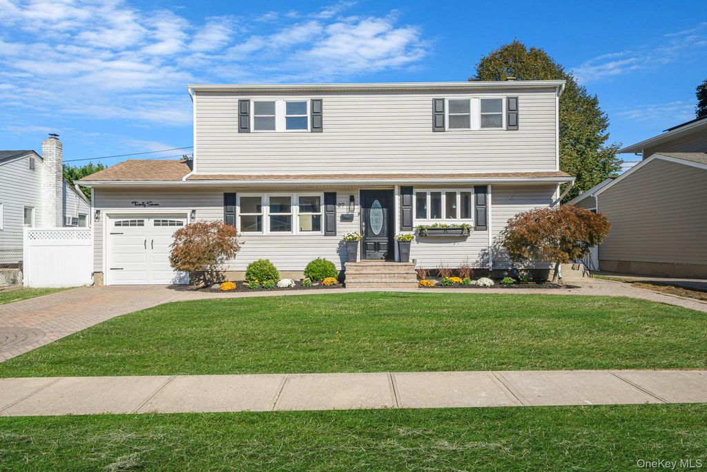 27 Midlawn Drive, Massapequa, NY 11758