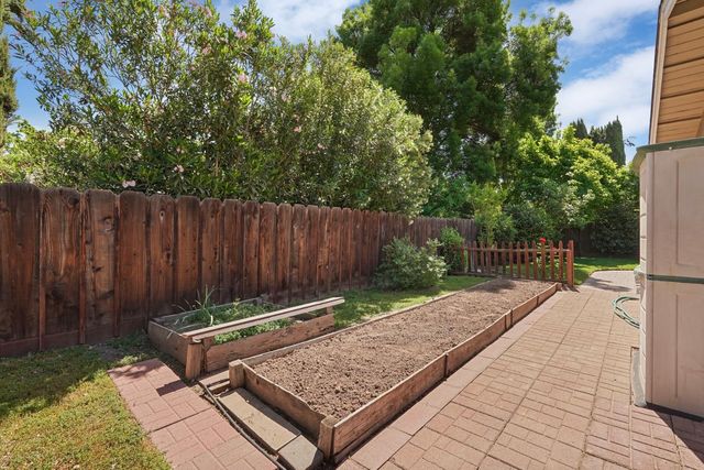 3600 Coye Oak Dr, Modesto, CA 95355