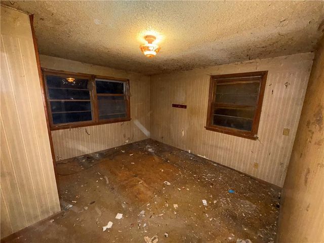 703 E 4th Street, Ottawa, KS 66067