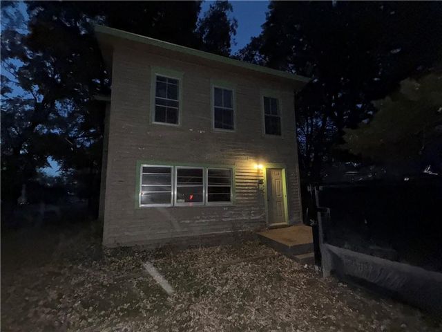 703 E 4th Street, Ottawa, KS 66067