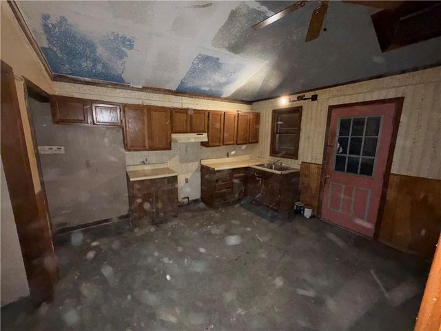 703 E 4th Street, Ottawa, KS 66067