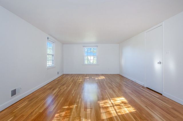 11 Captains Ln, Mattapoisett, MA 02739