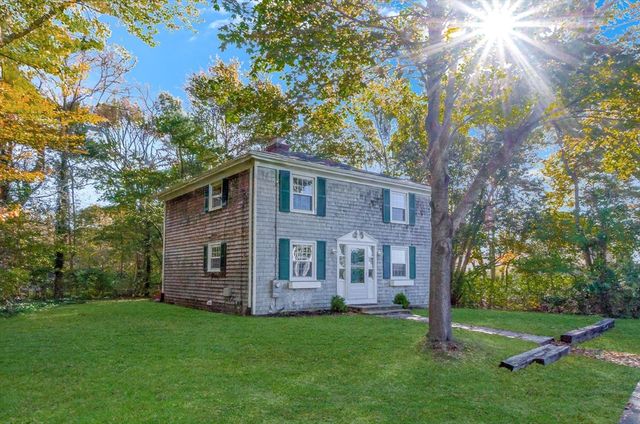 11 Captains Ln, Mattapoisett, MA 02739
