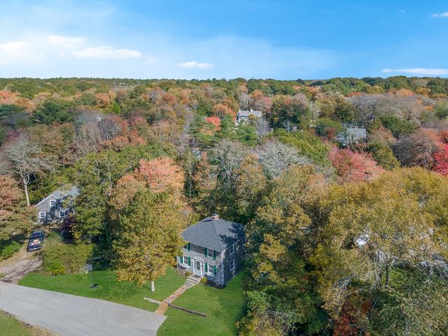 11 Captains Ln, Mattapoisett, MA 02739