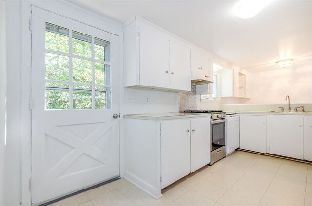 11 Captains Ln, Mattapoisett, MA 02739