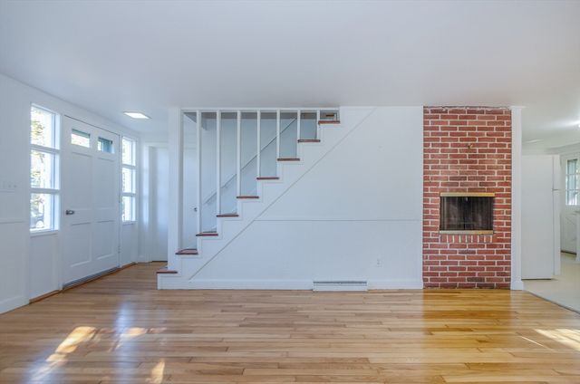 11 Captains Ln, Mattapoisett, MA 02739