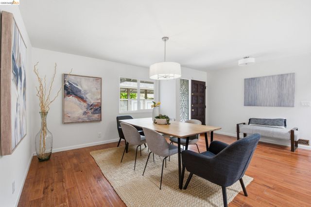 8170 Surrey Ln, Oakland, CA 94605