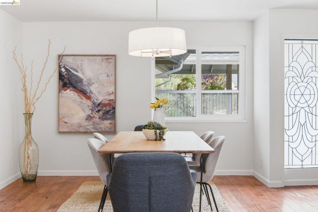 8170 Surrey Ln, Oakland, CA 94605